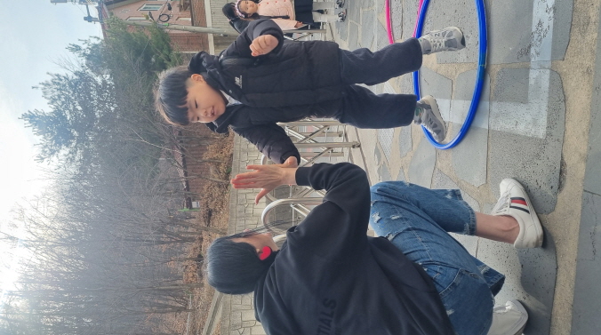 제니퍼 선생님과 함께 힘찬 하루를 열어요!